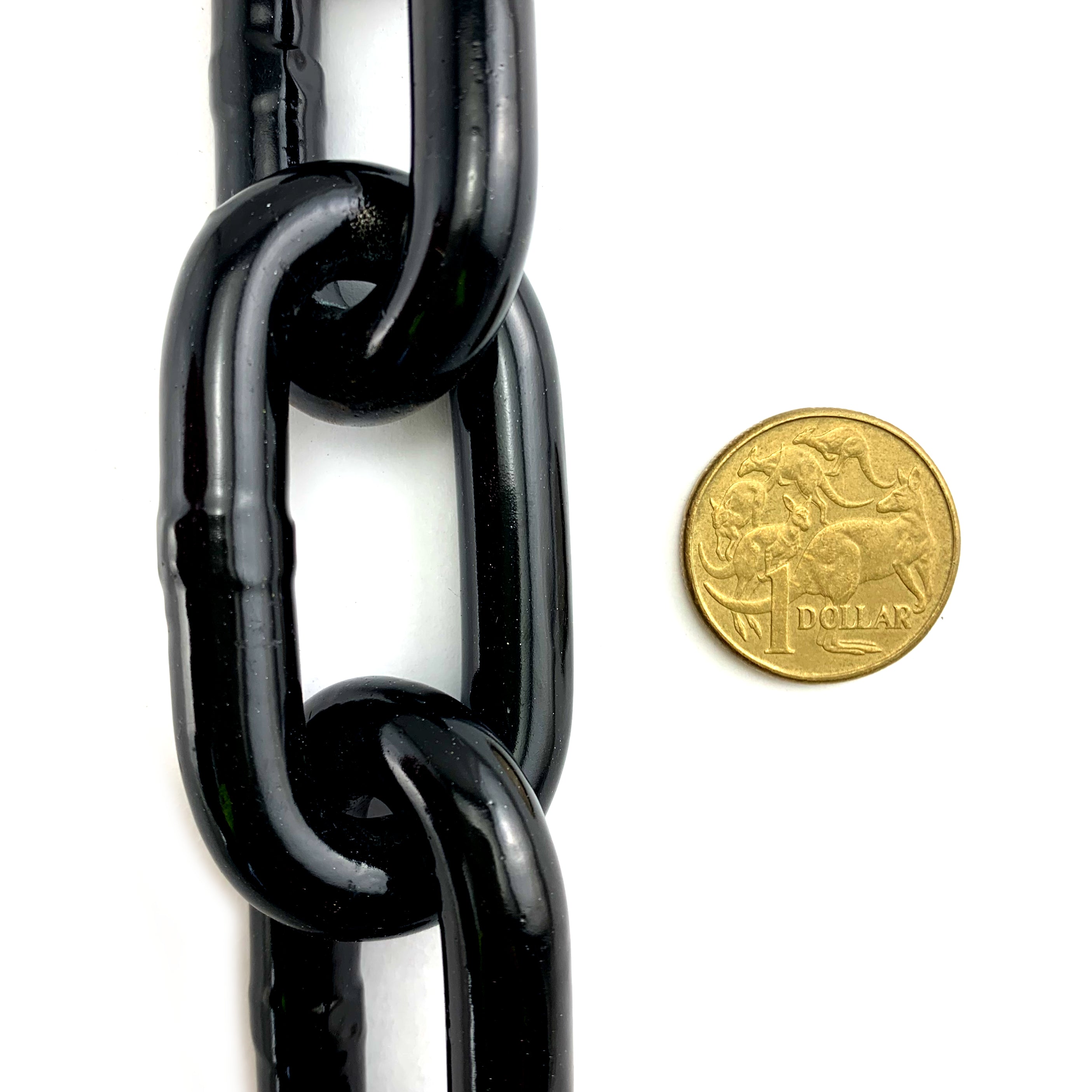 Black powder-coated steel chain, size 10mm in a 25kg bucket.
