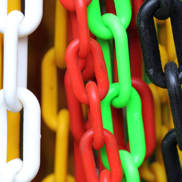 Plastic Chain: Black, White, Red, Yellow, Green, Blue & Multicoloured. Australia