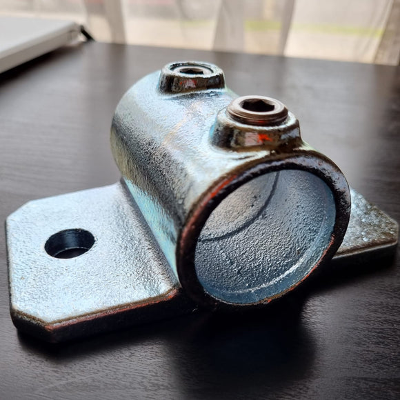 Side Mount Upright Support (Heavy-duty Side Palm) for Galvanised Pipe, by Interclamp. Shop chain.com.au. Australia wide shipping.